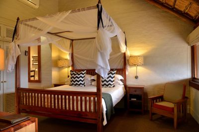 Lodge Waterhole Facing Suite