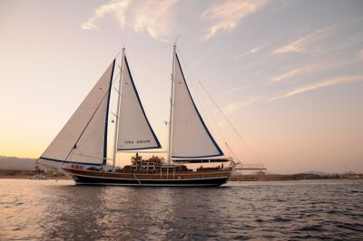 Na jachtě