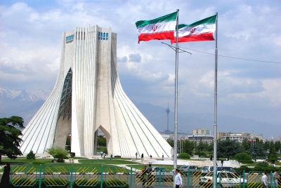 Teherán po vlastní ose